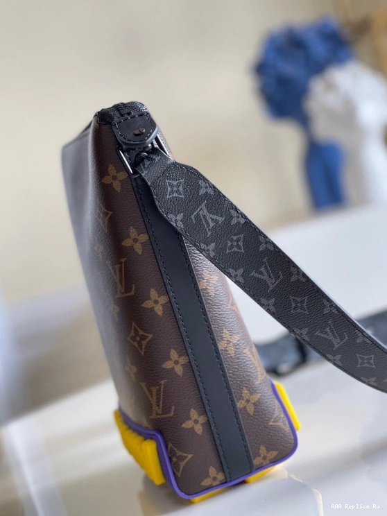 AAA Replica Ru LOUIS MESSENGER VUITTON CRUISER 0812